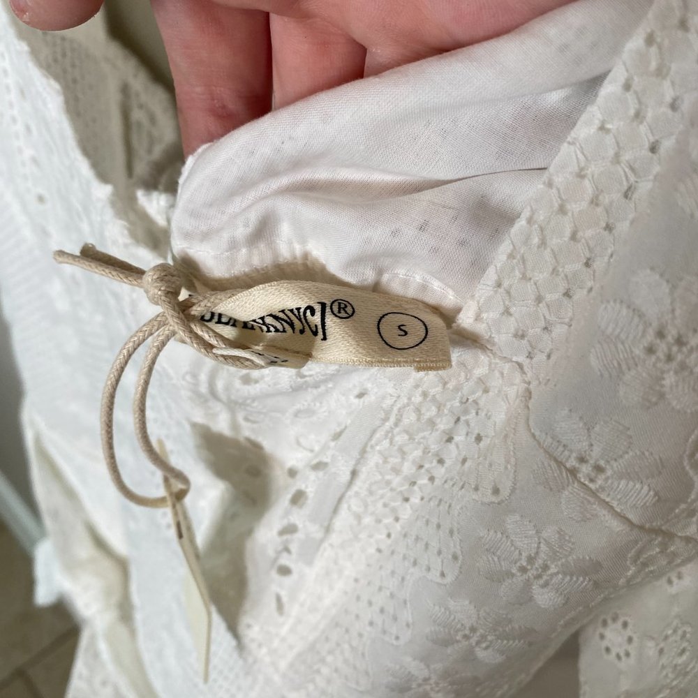 NWT Blank NYC White Eyelet Romper in Downtown Vibes - Picture 11 of 12